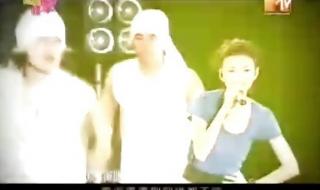 孙燕姿的逆光的歌词到底是想表达什么意思 孙燕姿逆光演唱会