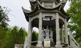 求一首老歌！歌词大概是：你说你喜欢蒙蒙细雨,雨中散步有诗意.如今我也喜欢蒙蒙细雨,只是不见当初爱的你 我看见你在雨中漫步